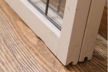 アンティーク建具　古建具リメイク　オリジナルペイント　ジグザク模様のステンドグラスが入ったガラス戸2枚セット　(R-038887)