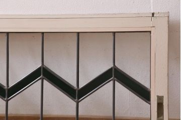 アンティーク建具　古建具リメイク　オリジナルペイント　ジグザク模様のステンドグラスが入ったガラス戸2枚セット　(R-038887)