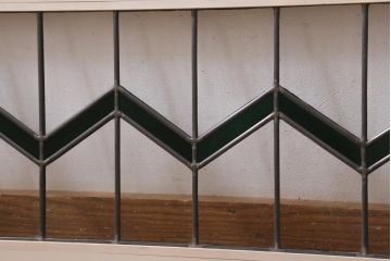 アンティーク建具　古建具リメイク　オリジナルペイント　ジグザク模様のステンドグラスが入ったガラス戸2枚セット　(R-038887)