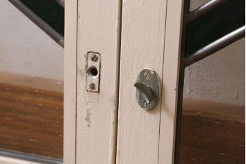 アンティーク建具　古建具リメイク　オリジナルペイント　ジグザク模様のステンドグラスが入ったガラス戸2枚セット　(R-038887)