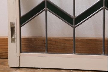 アンティーク建具　古建具リメイク　オリジナルペイント　ジグザク模様のステンドグラスが入ったガラス戸2枚セット　(R-038887)