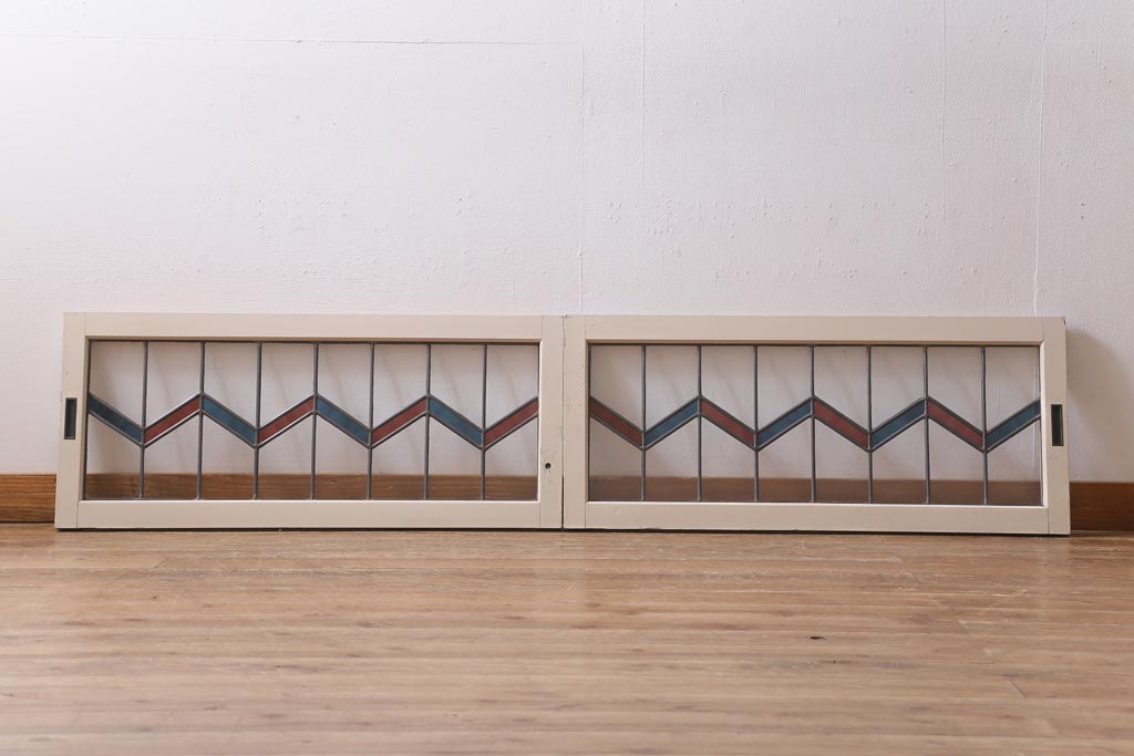 アンティーク建具　古建具リメイク　オリジナルペイント　赤と青のジグザク模様が目を引くガラス戸2枚セット(窓、建具)(R-038888)