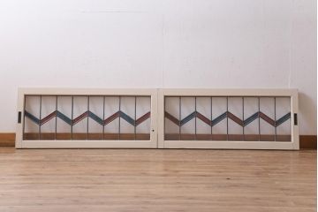 アンティーク建具　古建具リメイク　オリジナルペイント　赤と青のジグザク模様が目を引くガラス戸2枚セット(窓、建具)(R-038888)