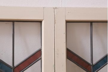 アンティーク建具　古建具リメイク　オリジナルペイント　赤と青のジグザク模様が目を引くガラス戸2枚セット(窓、建具)(R-038888)