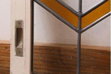 アンティーク建具　古建具リメイク　オリジナルペイント　黄色のジグザク模様が目を引くガラス戸2枚セット(窓、建具)(R-038889)