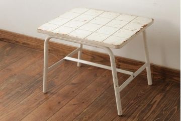 ビンテージ家具　和製ビンテージ　ホワイトペイント　シャビーな雰囲気が魅力のスツール(チェア、椅子、花台)(R-038890)
