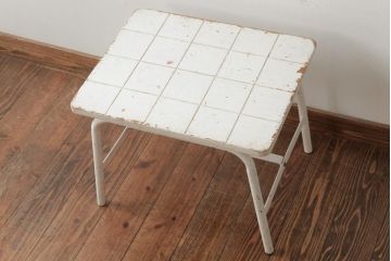 ビンテージ家具　和製ビンテージ　ホワイトペイント　シャビーな雰囲気が魅力のスツール(チェア、椅子、花台)(R-038890)