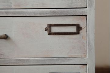 ペイント家具　和製ビンテージ　昭和中期　シャビーなペイントが魅力の小引き出し(小物収納、卓上収納、ドロワー)(R-038891)