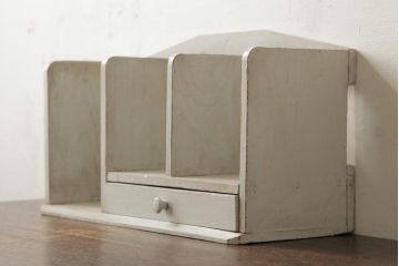 アンティーク雑貨　昭和初期　ペイント　可愛らしい佇まいが魅力の引き出し付き本立て(ブックエンド)(R-038893)
