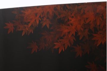 中古　漆塗　広堂作　夕焼紅葉図　朱と黒のコントラストが印象的なつい立て(衝立、パーテーション)(R-038912)