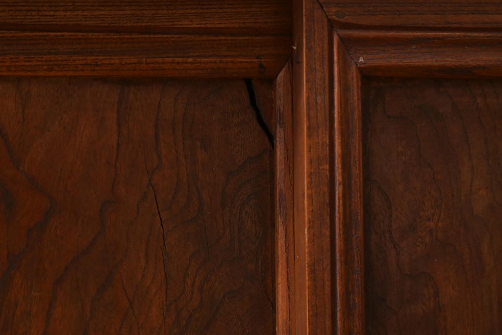 アンティーク家具　和製アンティーク　大正昭和初期　前面ケヤキ材　上品な佇まいが魅力の戸棚(収納棚、キャビネット)(R-038913)