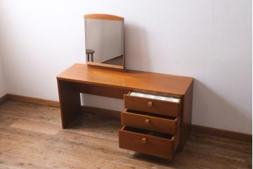 ヴィンテージ家具　イギリスビンテージ　STAG(スタッグ)社　チーク材　ミッドセンチュリースタイルにおすすめのドレッシングチェスト(ドレッサー、鏡台)(R-038919)