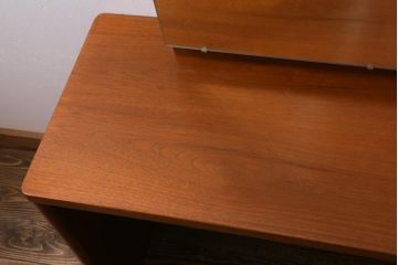 ヴィンテージ家具　イギリスビンテージ　STAG(スタッグ)社　チーク材　ミッドセンチュリースタイルにおすすめのドレッシングチェスト(ドレッサー、鏡台)(R-038919)