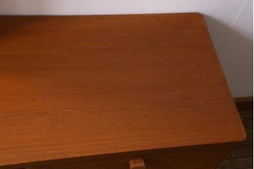 ヴィンテージ家具　イギリスビンテージ　STAG(スタッグ)社　チーク材　ミッドセンチュリースタイルにおすすめのドレッシングチェスト(ドレッサー、鏡台)(R-038919)