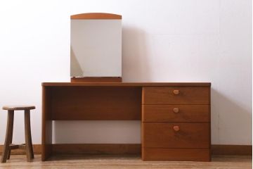 ヴィンテージ家具　イギリスビンテージ　STAG(スタッグ)社　チーク材　ミッドセンチュリースタイルにおすすめのドレッシングチェスト(ドレッサー、鏡台)(R-038919)
