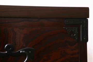 中古　伝統工芸　岩谷堂箪笥　天板リメイク・厚手栗無垢材　重厚かつ上品な佇まいのローチェスト(テレビボード、引き出し、ローボード)(R-038921)