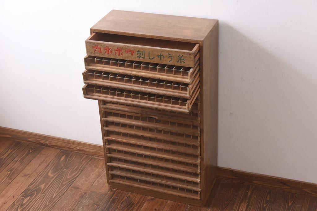 アンティーク家具　昭和中期　カネボウ　レトロな雰囲気漂う刺しゅう糸ケース(引き出し、収納棚)(R-038922)