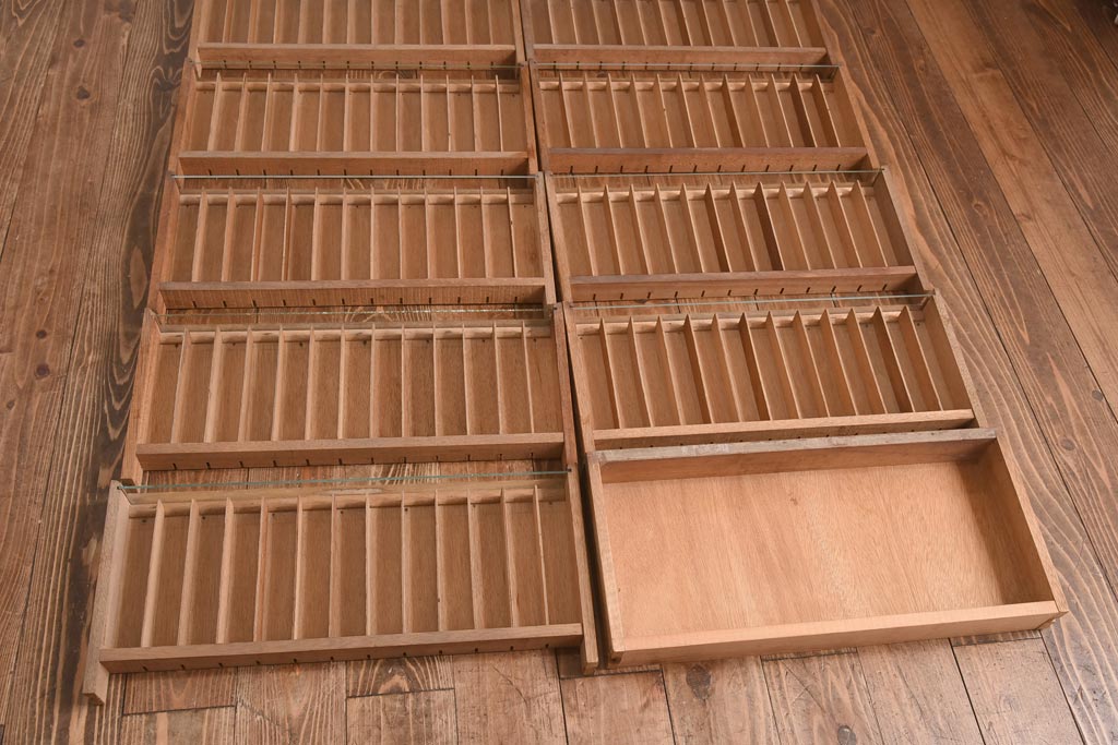 アンティーク家具　昭和中期　カネボウ　レトロな雰囲気漂う刺しゅう糸ケース(引き出し、収納棚)(R-038922)