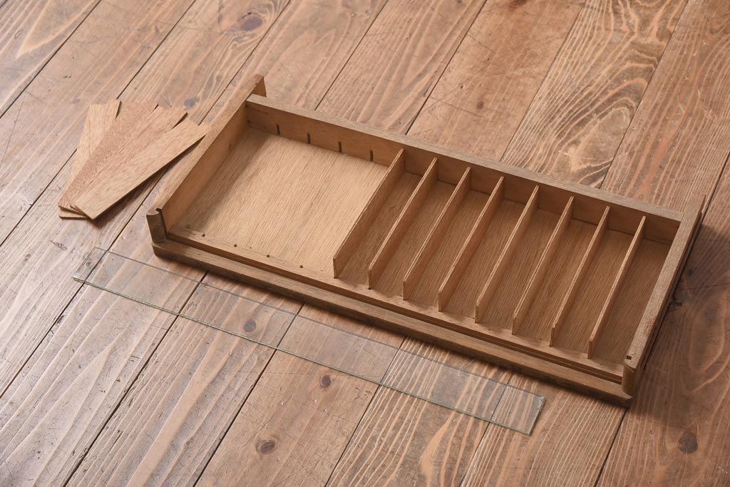 アンティーク家具　昭和中期　カネボウ　レトロな雰囲気漂う刺しゅう糸ケース(引き出し、収納棚)(R-038922)