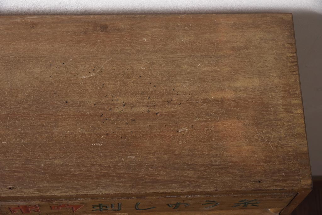 アンティーク家具　昭和中期　カネボウ　レトロな雰囲気漂う刺しゅう糸ケース(引き出し、収納棚)(R-038922)