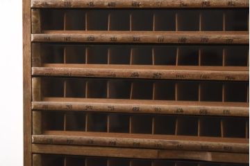 アンティーク家具　昭和中期　カネボウ　レトロな雰囲気漂う刺しゅう糸ケース(引き出し、収納棚)(R-038922)