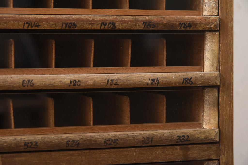 アンティーク家具　昭和中期　カネボウ　レトロな雰囲気漂う刺しゅう糸ケース(引き出し、収納棚)(R-038922)