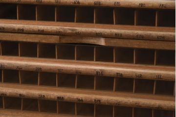 アンティーク家具　昭和中期　カネボウ　レトロな雰囲気漂う刺しゅう糸ケース(引き出し、収納棚)(R-038922)