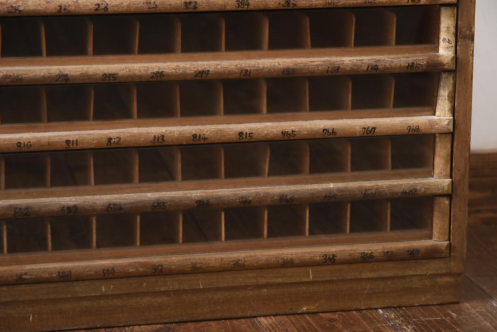 アンティーク家具　昭和中期　カネボウ　レトロな雰囲気漂う刺しゅう糸ケース(引き出し、収納棚)(R-038922)