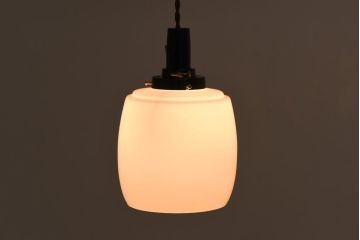 レトロ照明　シンプルで馴染みやすい昭和レトロの筒型吊り下げ照明(シェード、天井照明、ペンダントライト)(R-038974)
