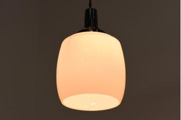 レトロ照明　シンプルで馴染みやすい昭和レトロの筒型吊り下げ照明(シェード、天井照明、ペンダントライト)(R-038974)