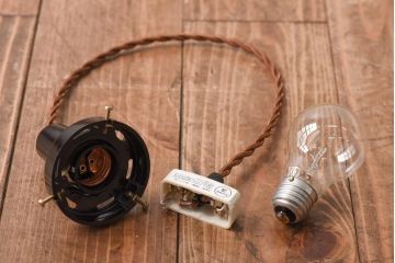 レトロ照明　シンプルで馴染みやすい昭和レトロの筒型吊り下げ照明(シェード、天井照明、ペンダントライト)(R-038974)