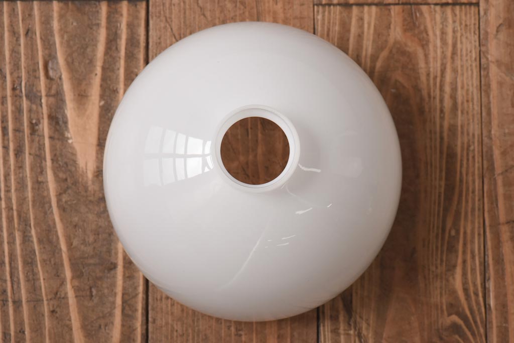 レトロ照明　昭和レトロ　丸い形とつるりとした質感が可愛らしいペンダントライト(天井照明、吊り下げ照明、電笠、シェード)(R-038977)