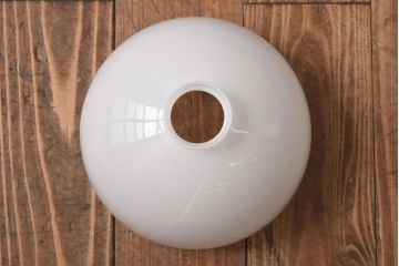 レトロ照明　昭和レトロ　丸い形とつるりとした質感が可愛らしいペンダントライト(天井照明、吊り下げ照明、電笠、シェード)(R-038977)