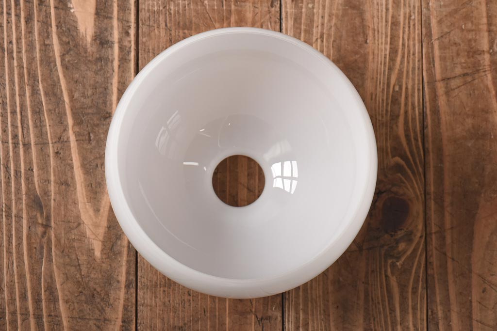 レトロ照明　昭和レトロ　丸い形とつるりとした質感が可愛らしいペンダントライト(天井照明、吊り下げ照明、電笠、シェード)(R-038977)