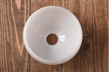 レトロ照明　昭和レトロ　丸い形とつるりとした質感が可愛らしいペンダントライト(天井照明、吊り下げ照明、電笠、シェード)(R-038977)