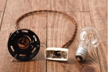 レトロ照明　昭和レトロ　丸い形とつるりとした質感が可愛らしいペンダントライト(天井照明、吊り下げ照明、電笠、シェード)(R-038977)