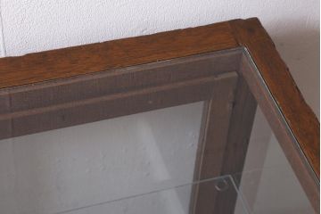 アンティーク家具　和製アンティーク　年月を重ねた木の風合いが魅力のガラスケース(ショーケース、陳列棚)(R-038980)