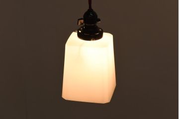 レトロ照明　マットな質感と四角いフォルムがおしゃれなペンダントライト(天井照明、吊り下げ照明、シェード)(R-038983)