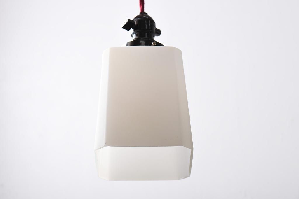 レトロ照明　マットな質感と四角いフォルムがおしゃれなペンダントライト(天井照明、吊り下げ照明、シェード)(R-038983)