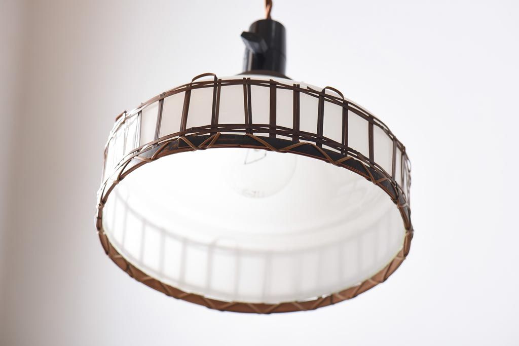 アンティーク照明　昭和レトロ　竹細工が情緒あるペンダントライト(シェード、天井照明、吊り下げ照明)(R-038986)