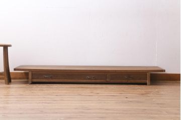 アンティーク家具　大正昭和初期　天板一枚板　ナチュラルな雰囲気が魅力の引き出し付き裁ち板(置き床、飾り台、テレビ台)(R-038989)