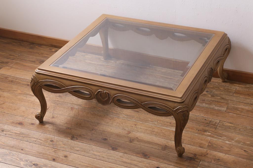 中古　輸入家具　ガラス天板　優美で上品な雰囲気が魅力的なセンターテーブル(コーヒーテーブル、カクテルテーブル、リビングテーブル)(R-038991)