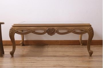 中古　輸入家具　ガラス天板　優美で上品な雰囲気が魅力的なセンターテーブル(コーヒーテーブル、カクテルテーブル、リビングテーブル)(R-038991)