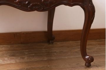 中古　アメリカ製　センチュリー社(CENTURY)　クラシカルなデザインのサイドテーブル(ナイトテーブル、サイドチェスト)(定価約40万円)(R-038993)