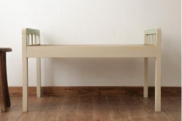 和製アンティーク　昭和初期　当時のオリジナルペイントが味わい深いレトロなベビーベッド(木製ベッド、飾り棚)(R-038994)