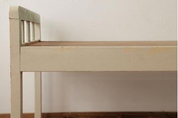 和製アンティーク　昭和初期　当時のオリジナルペイントが味わい深いレトロなベビーベッド(木製ベッド、飾り棚)(R-038994)