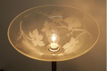ヴィンテージ照明　アメリカビンテージ　フロストガラスのシェードが上品なフロアスタンド(フロアライト)(R-038995)