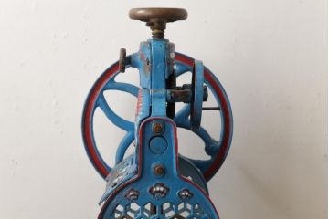 アンティーク雑貨　レトロ雑貨　三晃　手動式かき氷機(手回し、ディスプレイ)(R-038996)