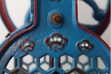 アンティーク雑貨　レトロ雑貨　三晃　手動式かき氷機(手回し、ディスプレイ)(R-038996)