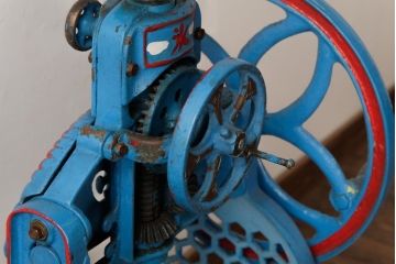 アンティーク雑貨　レトロ雑貨　三晃　手動式かき氷機(手回し、ディスプレイ)(R-038996)